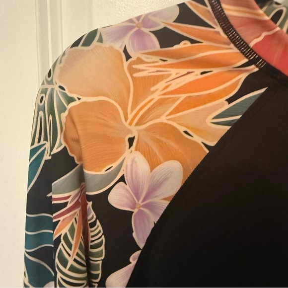 Hurley Women's Long Sleeve Surf Shirt Tee Rashguard With UPF 50+ Sun Protection - Picture 7 of 9